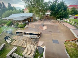 Přípravy na Krakonošův skejtovej pohár 2025 jsou v plnym proudu! Přikládáme i program akce a za fotky z místa dění...